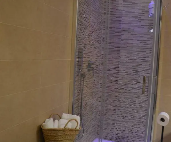 Konukevi Domus Sanfelice 4*