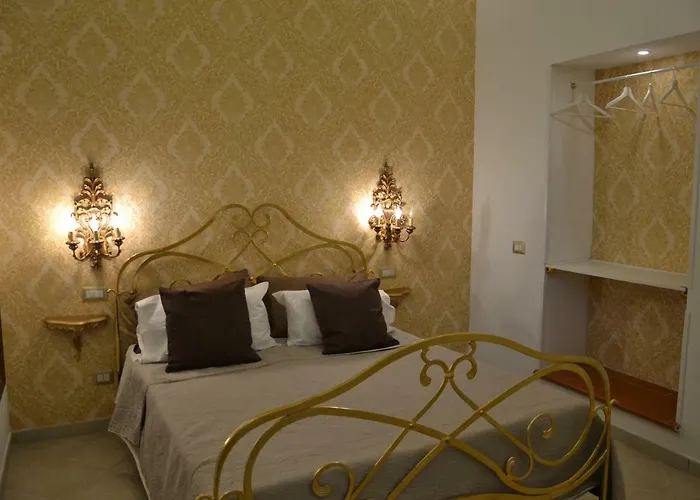 Konukevi Domus Sanfelice 4*