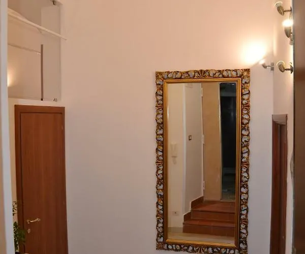 Konukevi Domus Sanfelice 4*